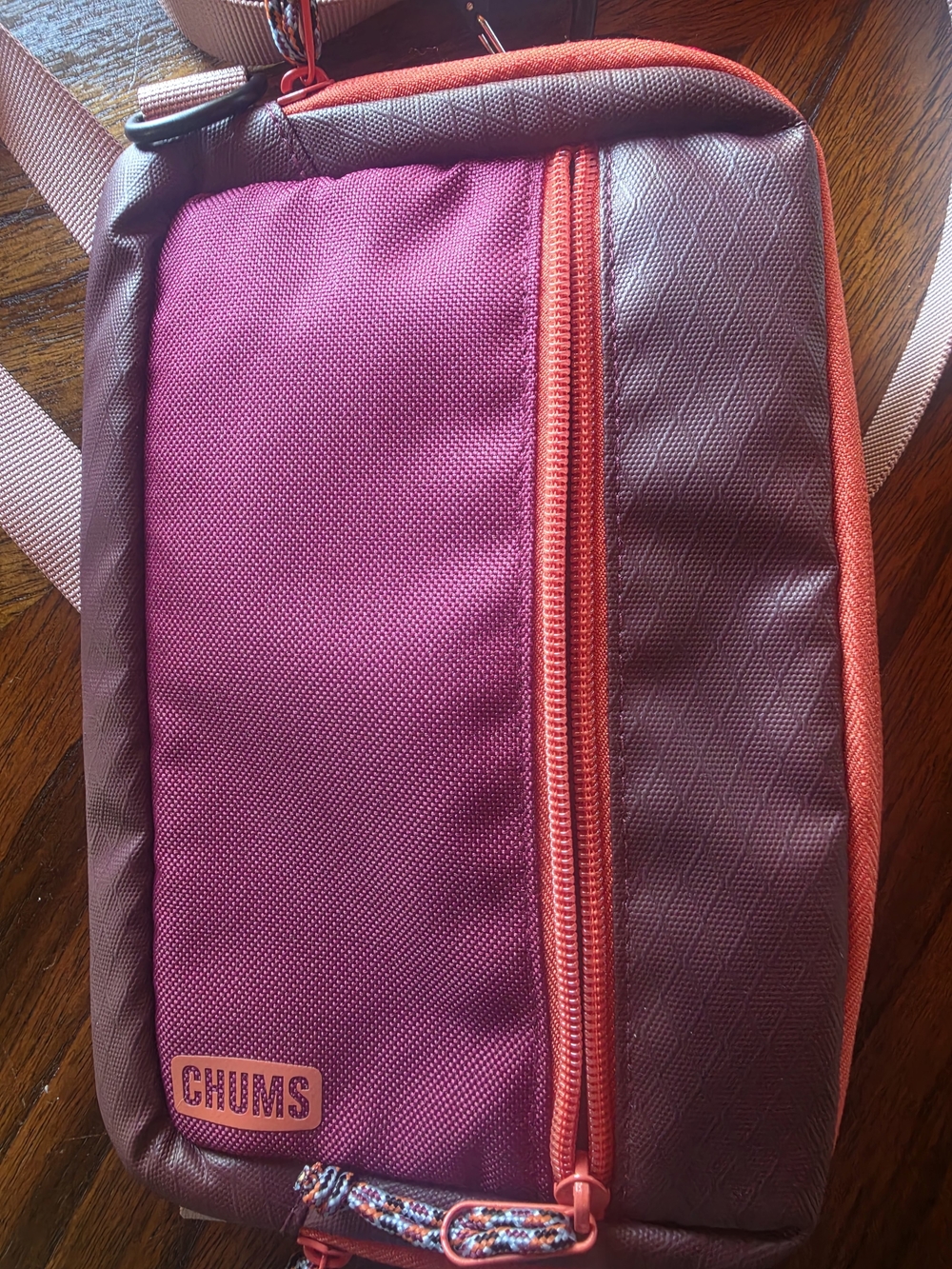 Chums Unisex Two-Tone Magenta & Brown Travel Sling Crossbody Shoulder Bag - NWOT